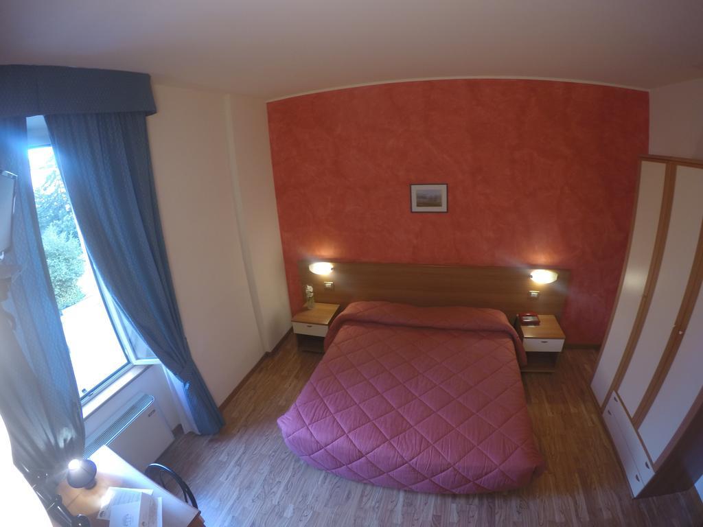 Hotel 2000 Fabriano Ngoại thất bức ảnh