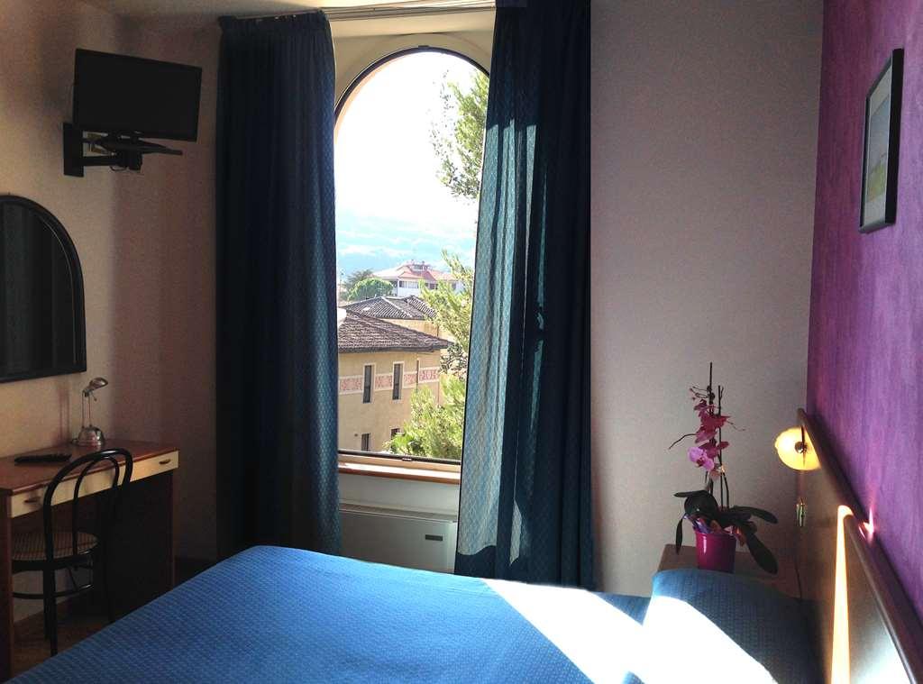 Hotel 2000 Fabriano Phòng bức ảnh